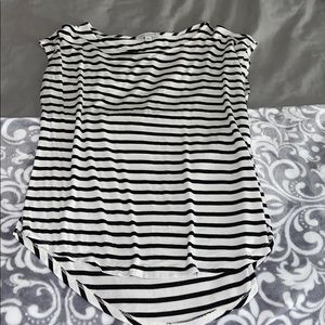 BLACK AND WHITE SHORT SLEEVE